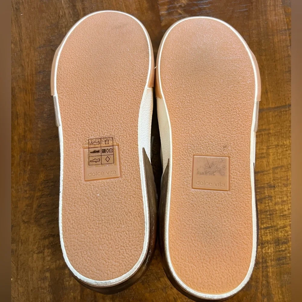 Dolce Vita Zina Court Sneaker - Picture 4 of 4